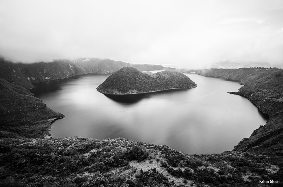 Cuicocha e nebbia